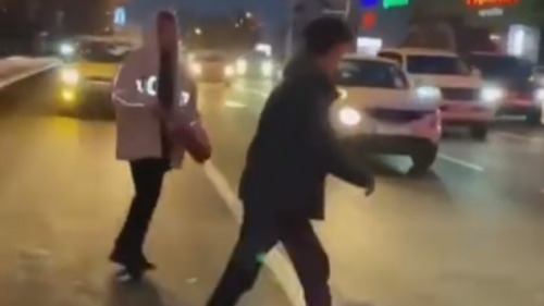 Photo of «Что-то очень жарко»: парней накажут за пранк с огнетушителем в Алматы