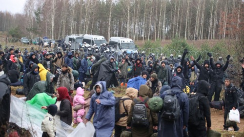 Photo of Около 50 нелегалов штурмом прорвались в Польшу из Беларуси – полиция