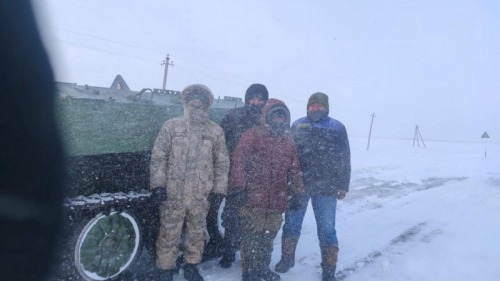 Photo of Снежный плен. Пограничники помогли застрявшим казахстанцам