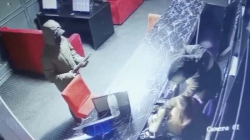Photo of Вооруженное нападение на игровой клуб в Жаркенте попало на видео