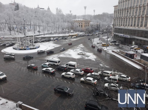 Photo of В Киеве утром после снегопада образовались пробки: на каких улицах
