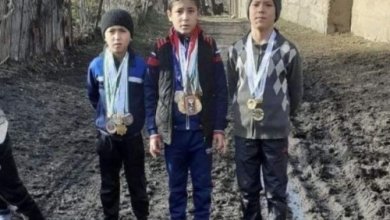 Photo of В сети пользователи обсуждают фото чемпионов, проживающих на улице без дорог
