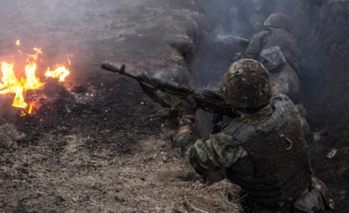 Photo of В Киеве в районе Троещины раздаются взрывы — российские военные пытаются атаковать ТЭЦ