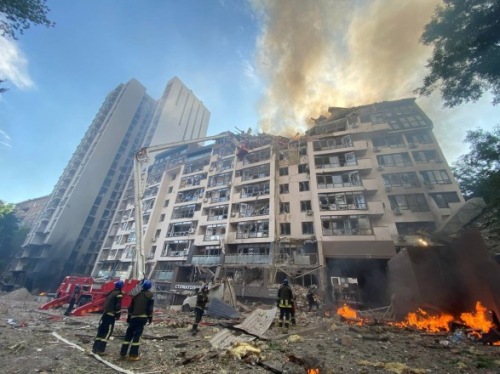 Photo of Ракетный удар по жилому дому в Киеве: Кличко сообщил о четырех госпитализированных