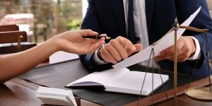 Юридическая консультация онлайн: плюсы и минусы