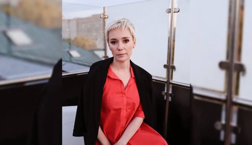 «Спуталась С Бежавшим Эмигрантом, Который Хоть Как-То Ее Содержит», — Полуголую Хаматову Засняли В Объятиях Российского Актера0