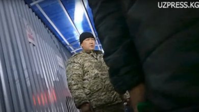 Photo of Журналист показал, как кыргызские пограничники вымогают у узбекистанцев деньги. Теперь ему угрожают