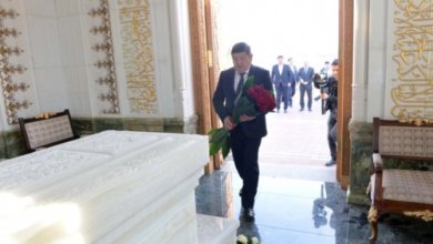 Photo of Акылбек Жапаров посетил мавзолей Ислама Каримова