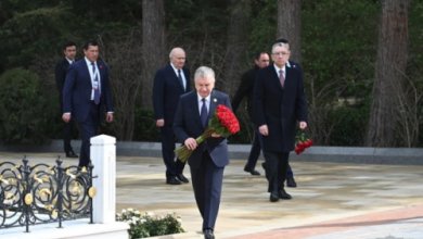 Photo of Шавкат Мирзиёев почтил память Гейдара Алиева 